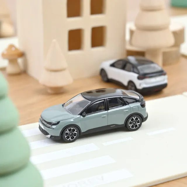 Norev Citroën C4 2025 voiture miniature 1/64 vert Manhattan