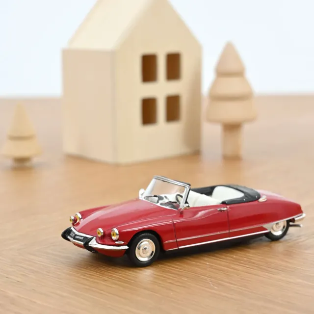 Norev DS 19 Cabriolet voiture miniature 1/43 rouge cornaline