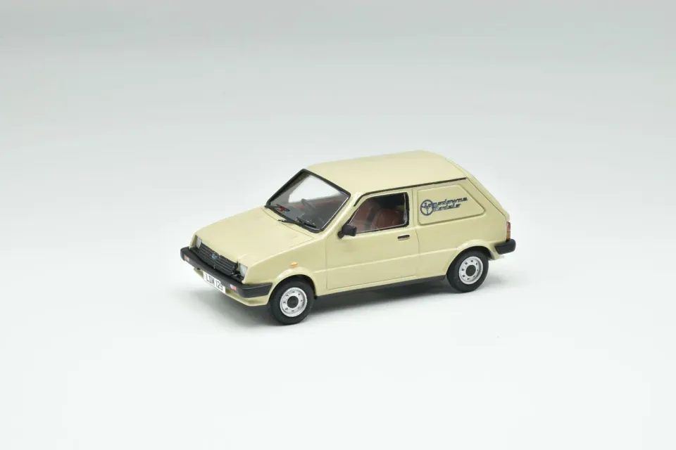 Brooklin Lansdowne 1982 Morris Metro Van miniature beige