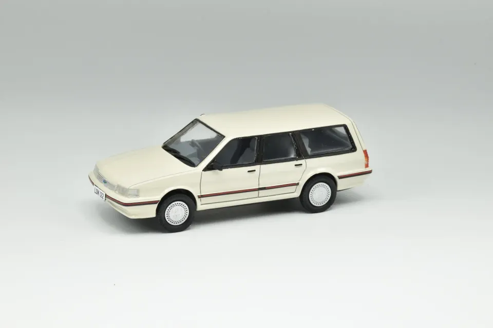 Brooklin Lansdowne Austin Montego break miniature blanche 1/43