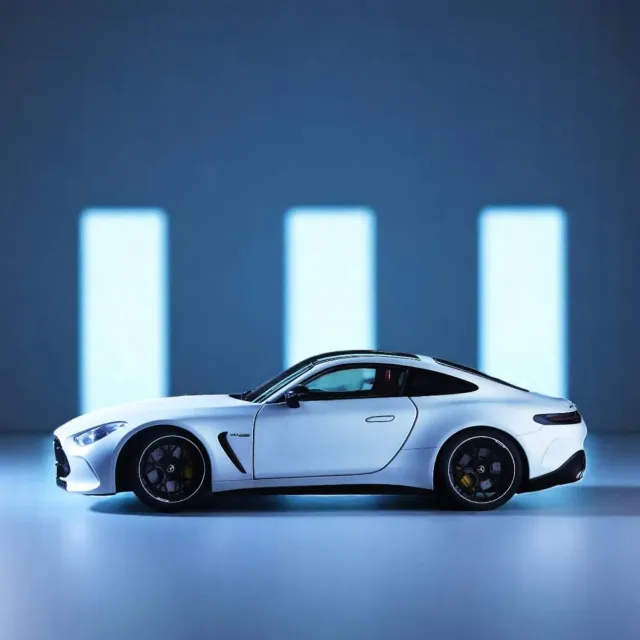 NZG Mercedes-AMG GT 63 voiture miniature 1:18 blanc opalithe