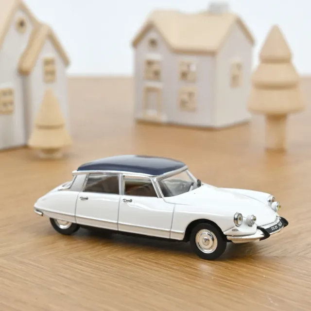 Norev DS 21 Pallas voiture miniature 1/43 blanc Carrara