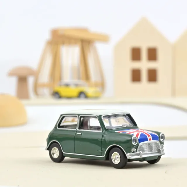 Norev Mini Cooper S 1964 voiture miniature 1/54 Vert Amande Drapeau