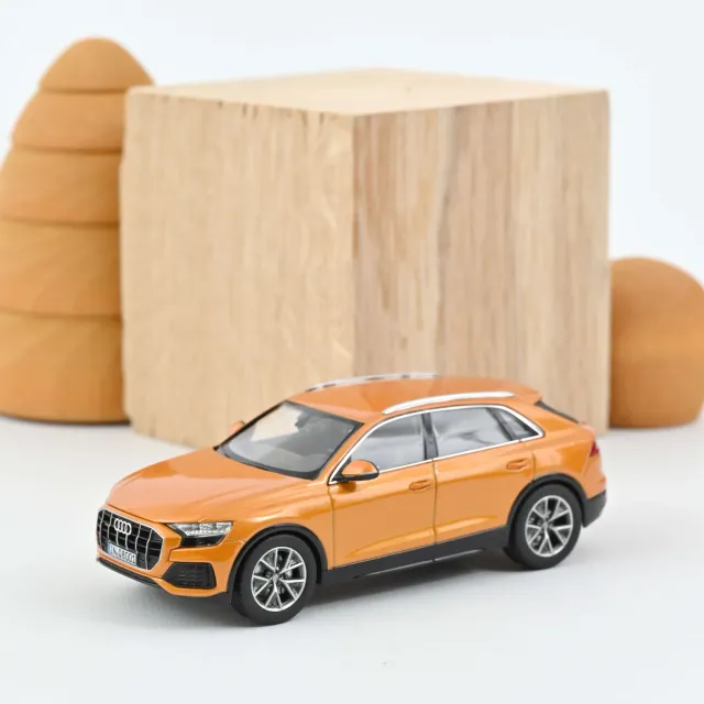 Norev Audi Q8 2017 orange voiture miniature 1/43