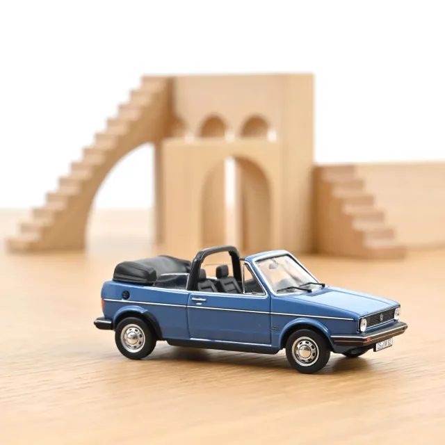 Norev VW Golf Cabriolet 1981 voiture miniature 1/43 bleu