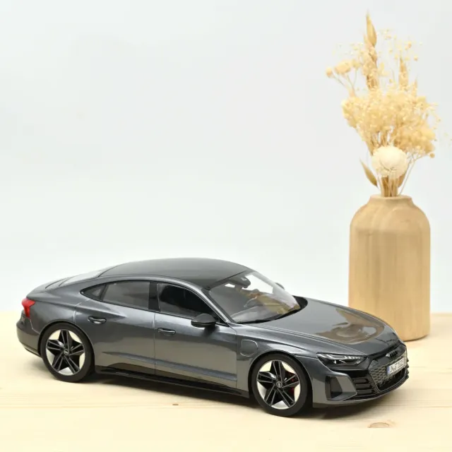 Norev Audi RS e-tron GT 2021 voiture miniature 1/18 gris