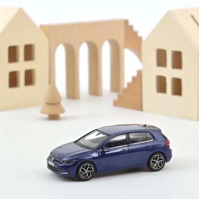 Norev VW Golf 2020 miniature 1/43 bleu métalisé