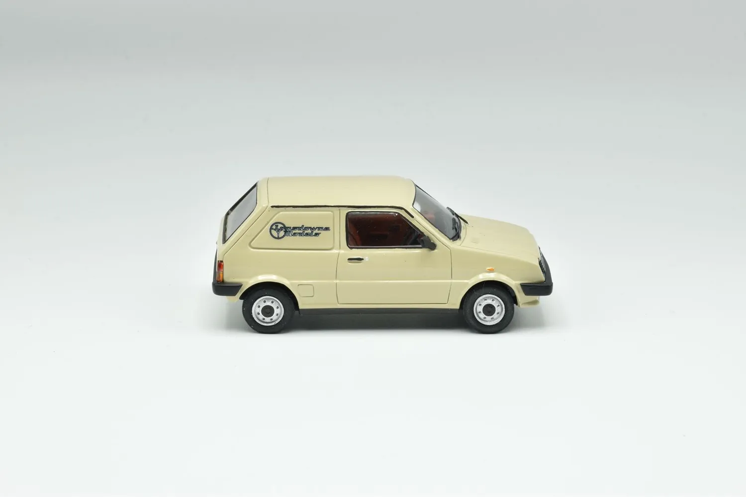 Brooklin Lansdowne 1982 Morris Metro Van miniature beige