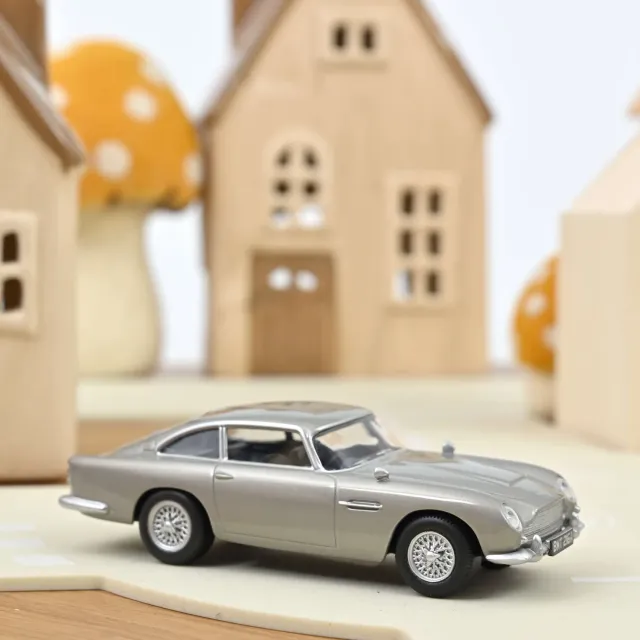 Norev Aston Martin DB5 1963 jet-car 1/43 argent bond