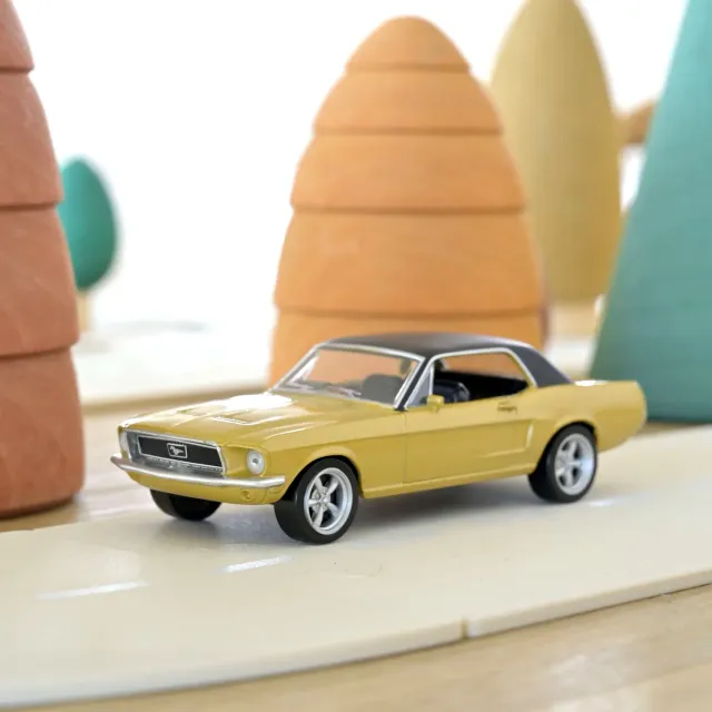 Norev Ford Mustang Coupé 1968 jet-car 1/43 doré intérieur noir