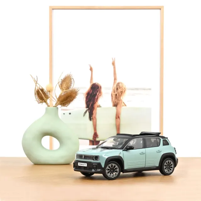 Norev Renault 4 E-Tech 2025 miniature 1/18 vert iconic